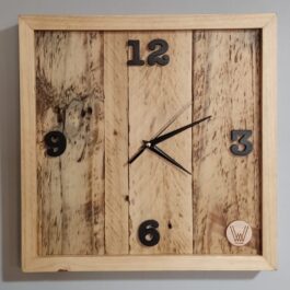 Reloj de madera reciclada