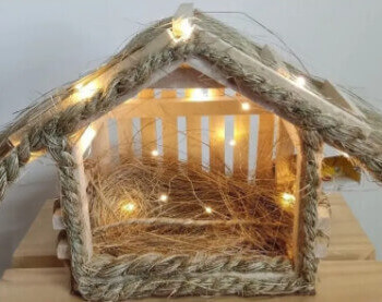 Nacimiento de madera artesanal