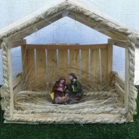Pesebre navideño de madera