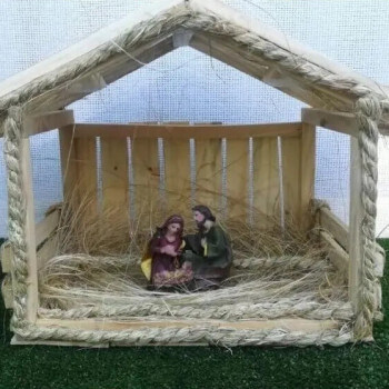 Pesebre navideño de madera