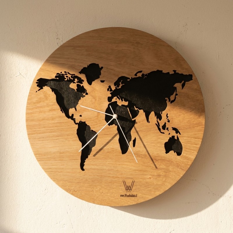 Reloj de pared Mapamundi 40cm madera calada · WoodWicker Chile